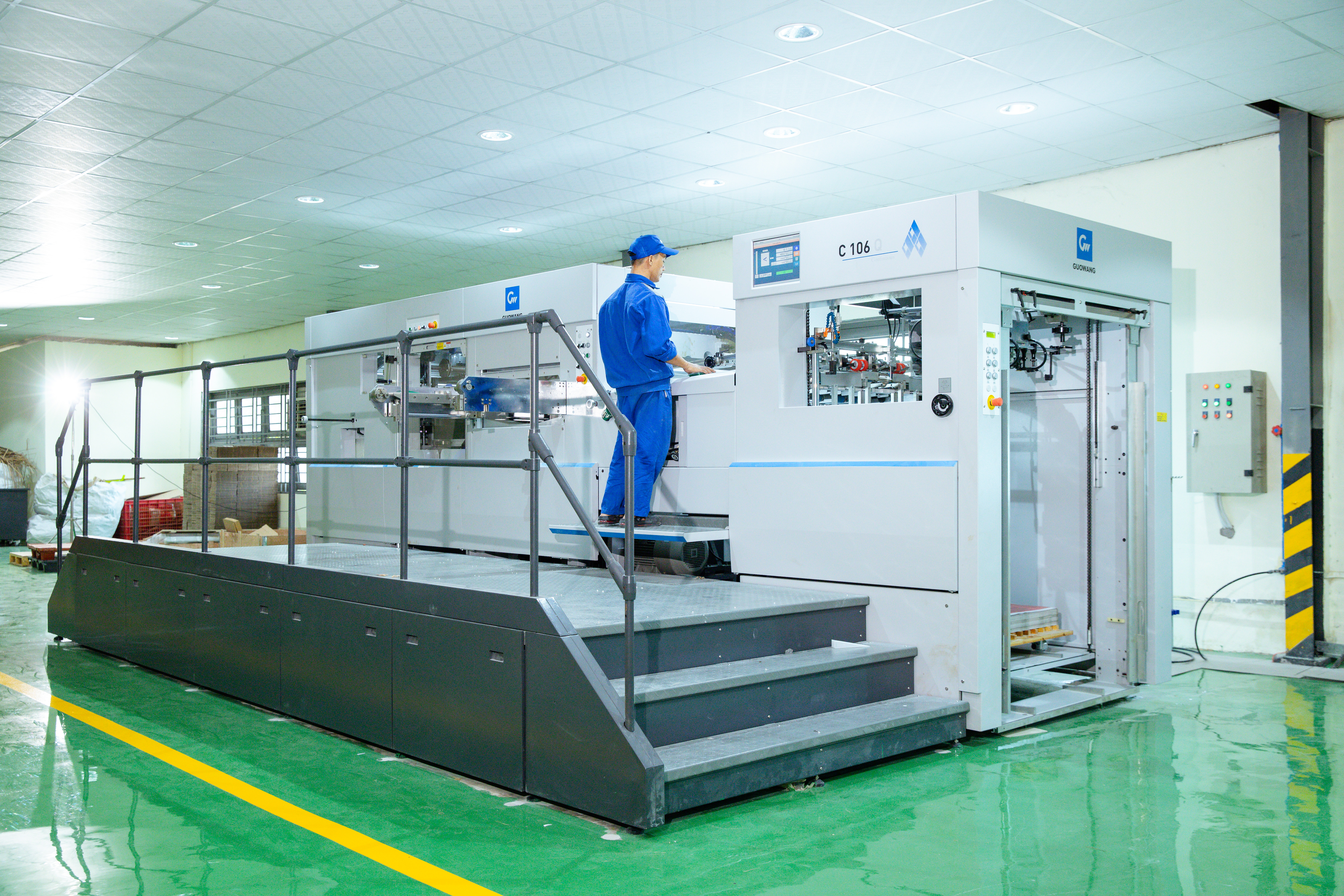 Máy bế tự động Guowang C106Q